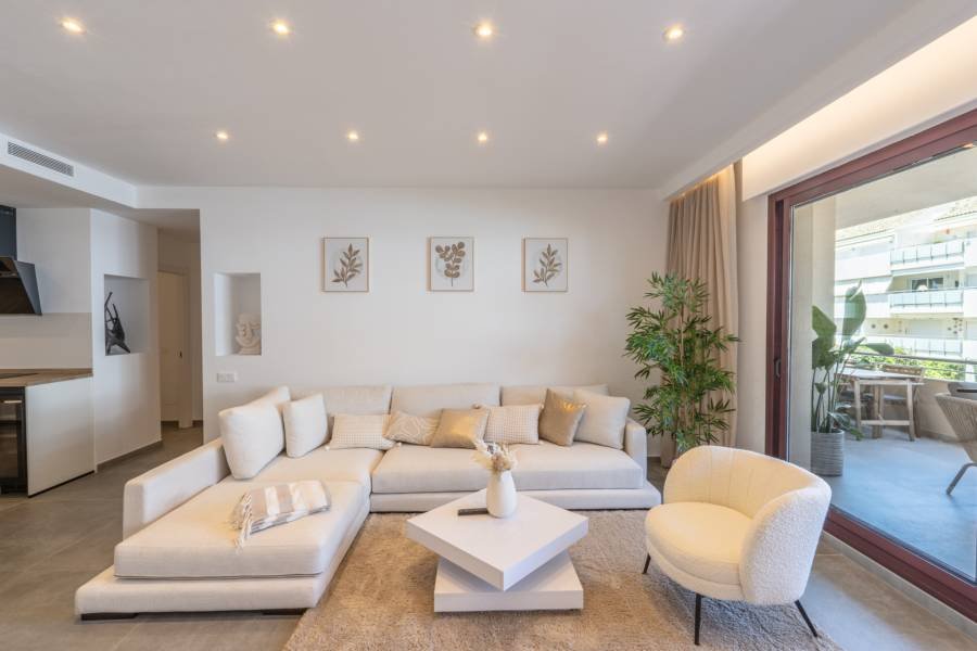 COMPLETELY MODERN APARTMENT IN A BEACHFRONT SAN PEDRO URBANIZATION.