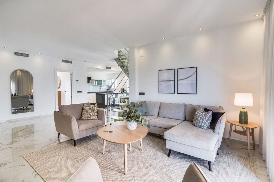 BEACHFRONT BANUS DUPLEX PENTHOUSE WITH SEA VIEWS AND A DIRECT  BEACH ACCESS.