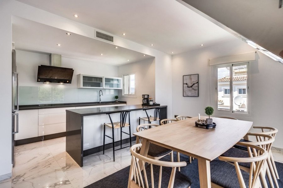 BEACHFRONT BANUS DUPLEX PENTHOUSE WITH SEA VIEWS AND A DIRECT  BEACH ACCESS.