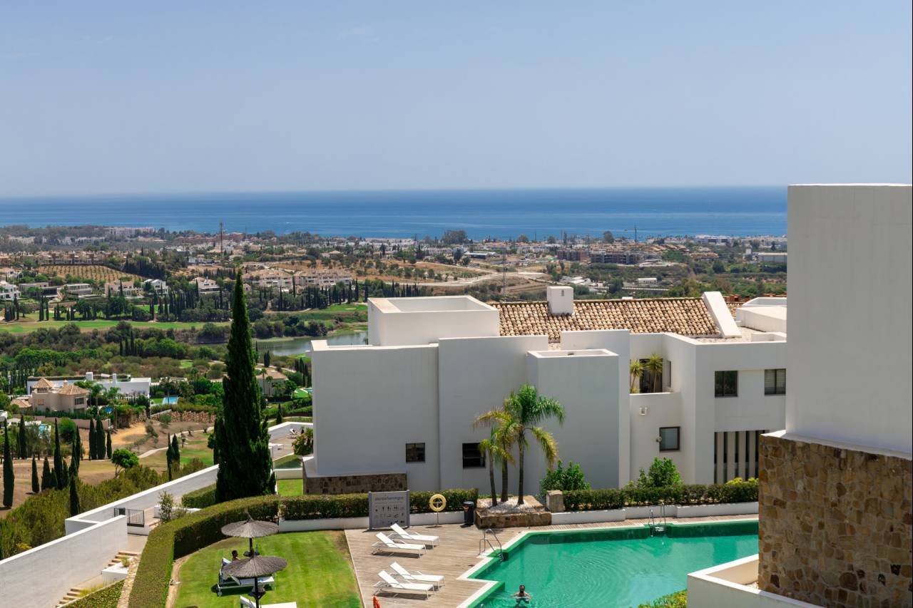 Exclusivo Ático en Benahavis con Vistas Impresionantes