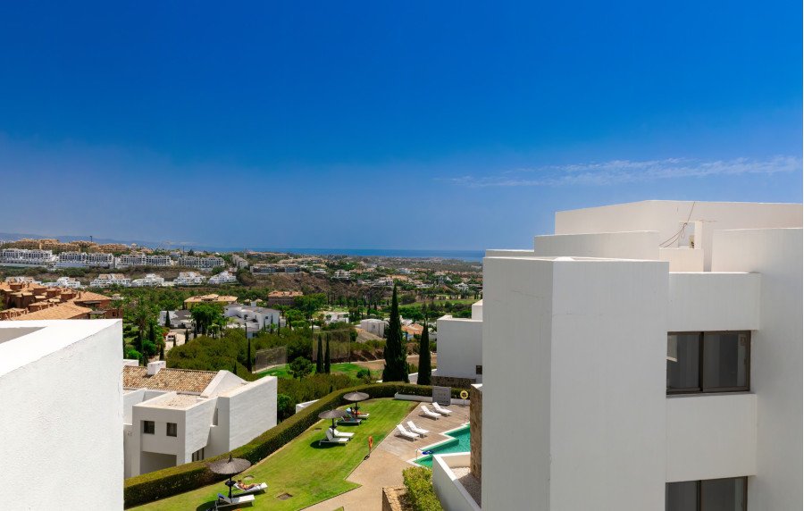 Exclusivo Ático en Benahavis con Vistas Impresionantes