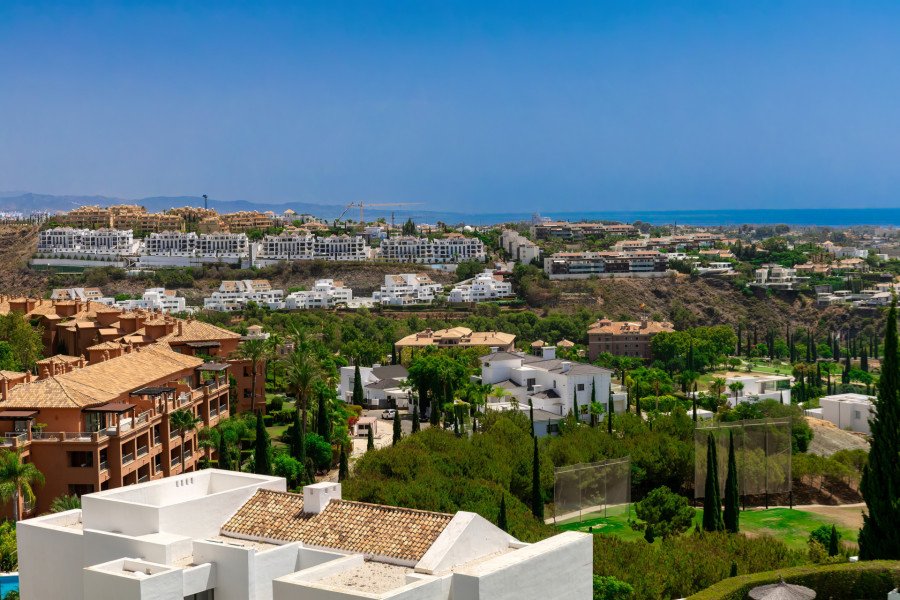 Exclusivo Ático en Benahavis con Vistas Impresionantes
