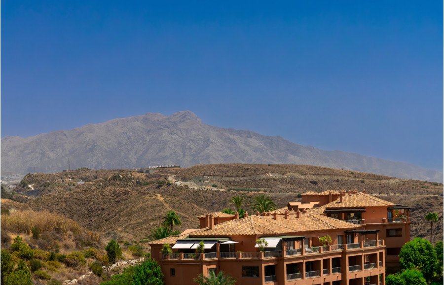 Exclusivo Ático en Benahavis con Vistas Impresionantes