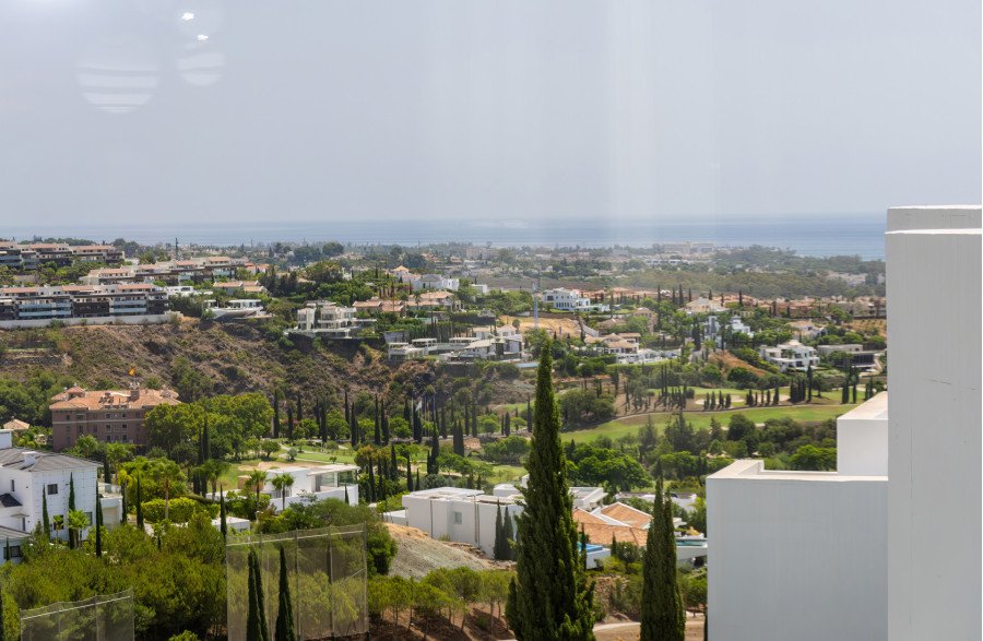 Exclusivo Ático en Benahavis con Vistas Impresionantes