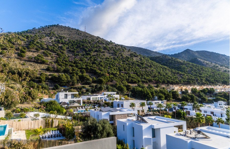 Exclusiva Villa en Mijas, Málaga con Vistas Panorámicas y Lujo Moderno