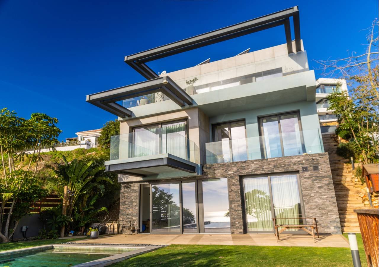 Exclusiva Villa en Mijas, Málaga con Vistas Panorámicas y Lujo Moderno