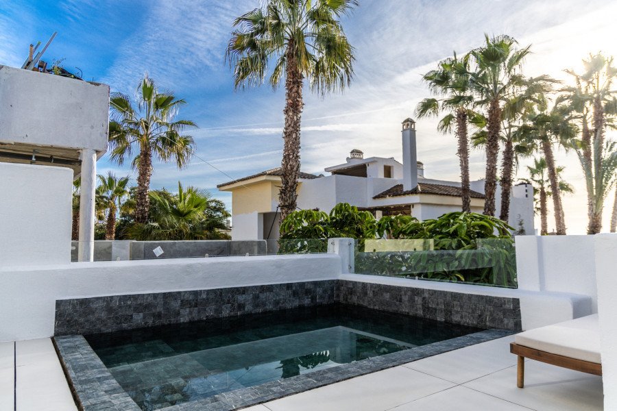 Elegantes Villas y Áticos en El Paraíso
