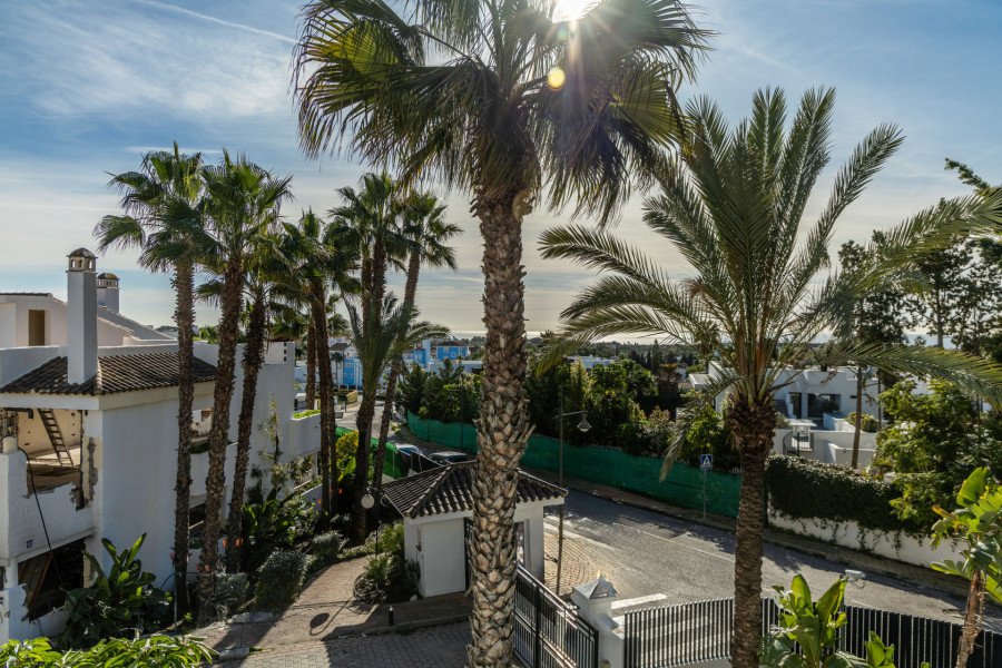 Elegantes Villas y Áticos en El Paraíso