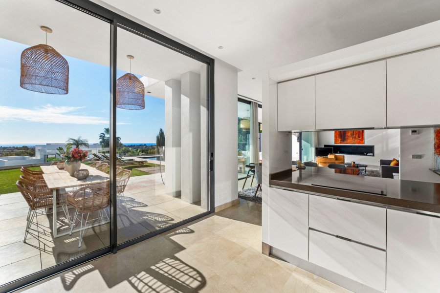 VILLA FUEGO: EXQUISITA VILLA DE 5 DORMITORIOS CON VISTAS PANORÁMICAS AL MAR EN LA ALQUERIA