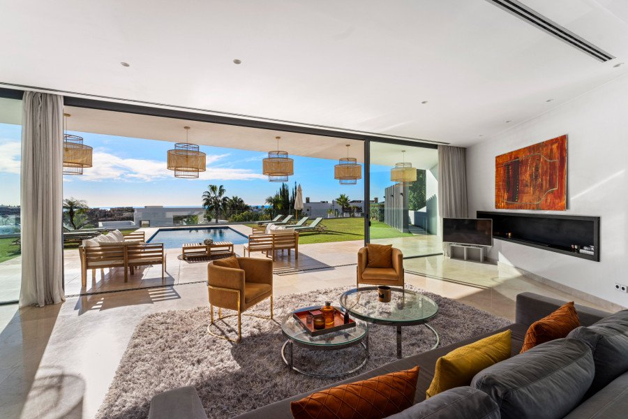 VILLA FUEGO: EXQUISITA VILLA DE 5 DORMITORIOS CON VISTAS PANORÁMICAS AL MAR EN LA ALQUERIA