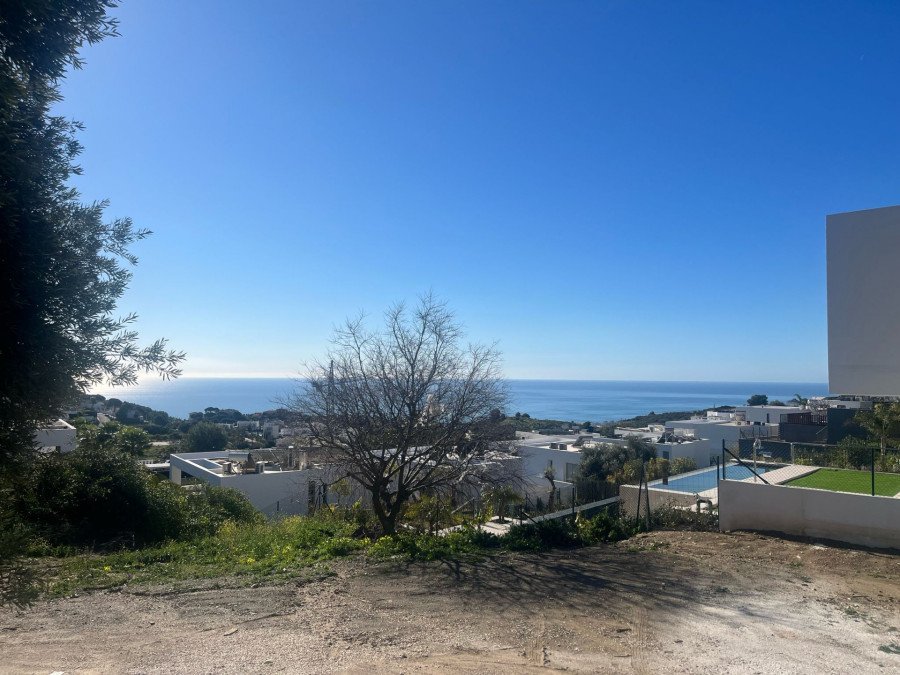 Parcela con vistas al mar