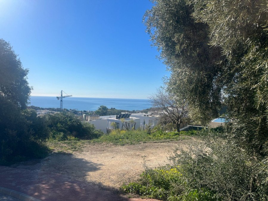 Parcela con vistas al mar
