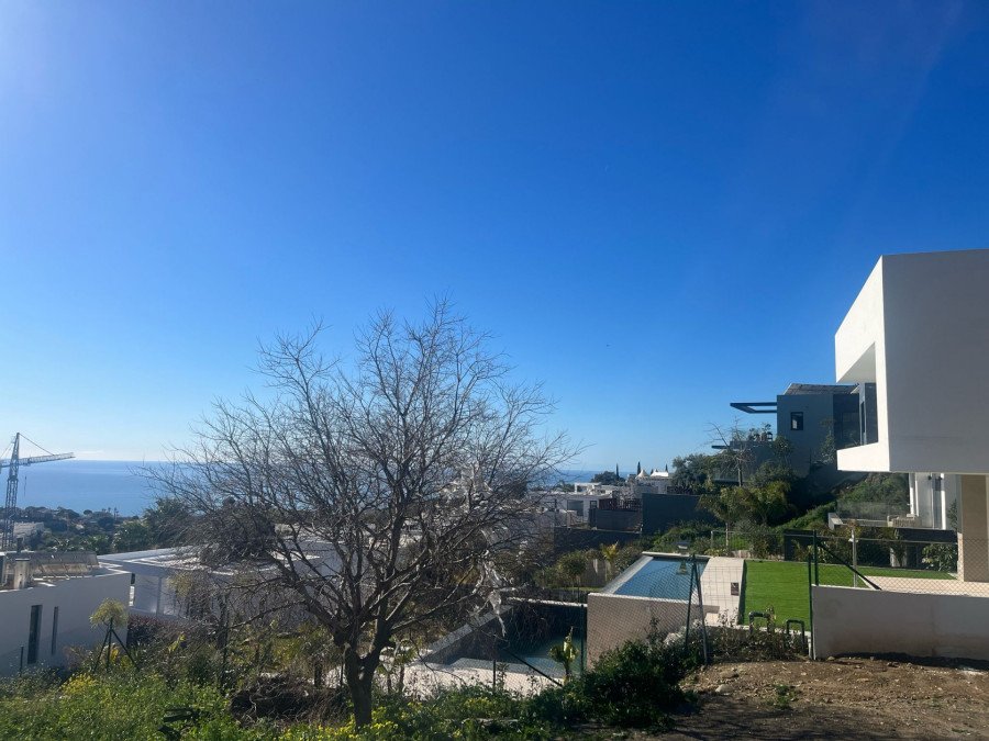 Parcela con vistas al mar