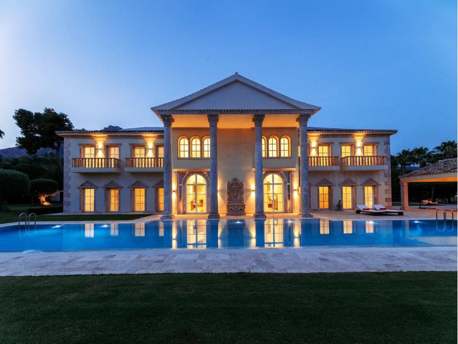 Elegancia atemporal y lujo majestuoso en la zona más exclusiva de Marbella