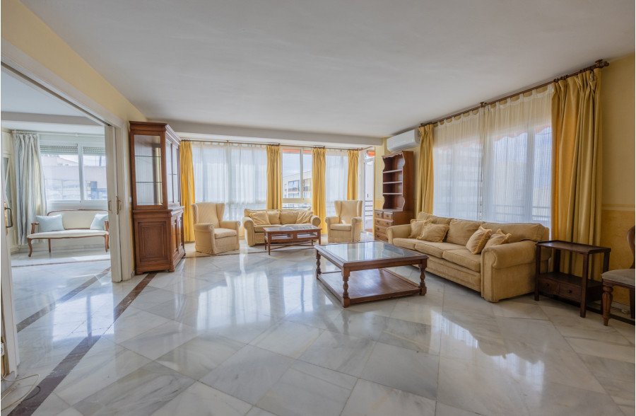 Amplio apartamento de 4 dormitorios en Marbella Centro – Ricardo Soriano
