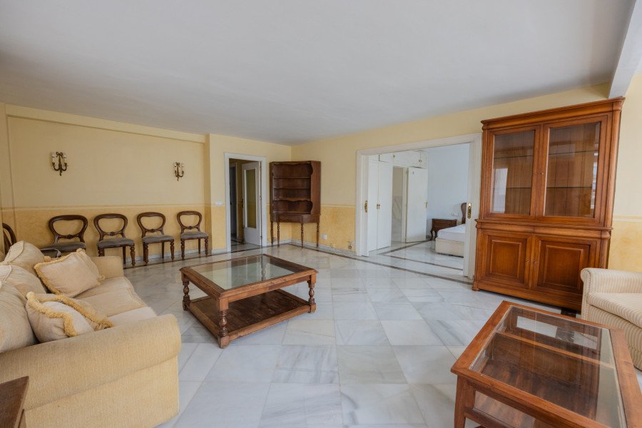 Amplio apartamento de 4 dormitorios en Marbella Centro – Ricardo Soriano