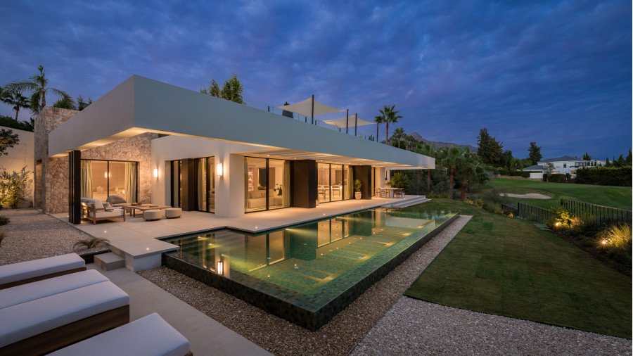 Modern Frontline Golf Residence in Los Naranjos, Nueva Andalucía