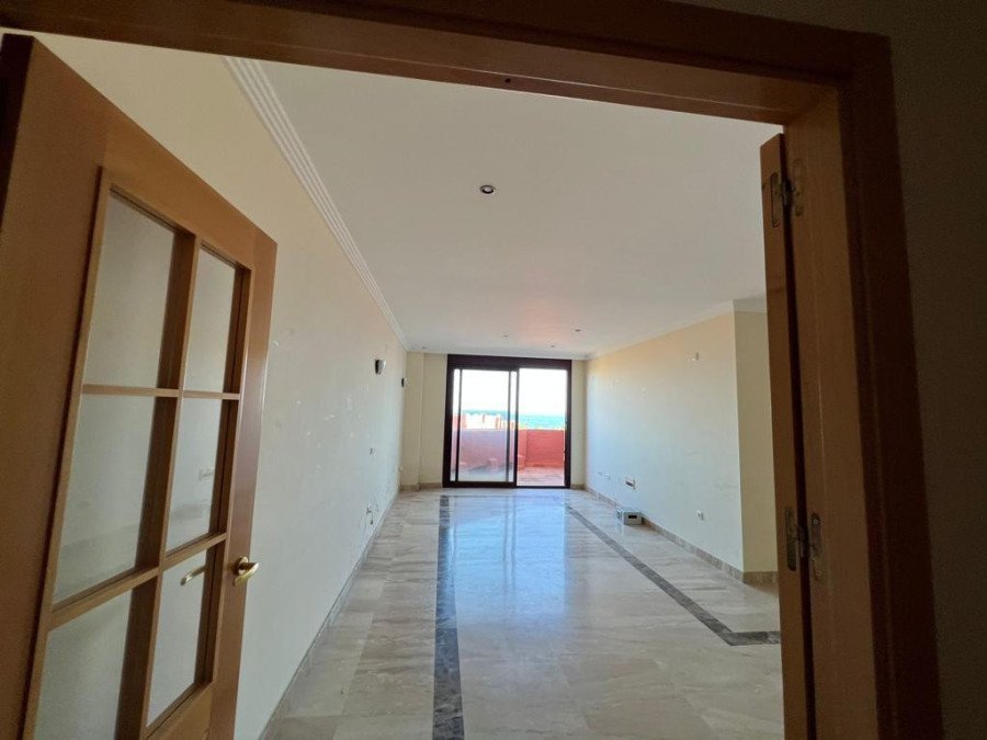 Ático Dúplex con Vistas al Mar en Las Nayades – Oportunidad de Inversión y Estilo de Vida