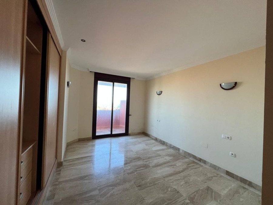 Ático Dúplex con Vistas al Mar en Las Nayades – Oportunidad de Inversión y Estilo de Vida