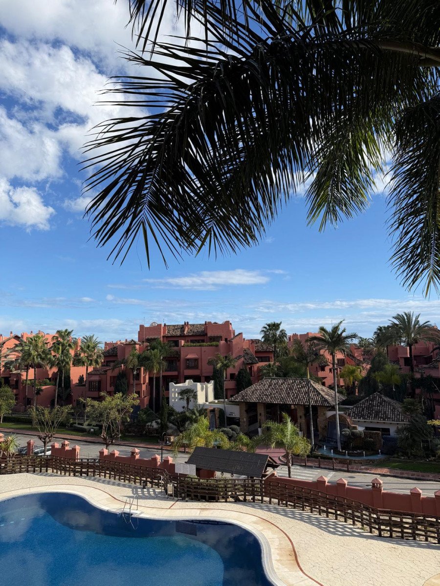 Ático Dúplex con Vistas al Mar en Las Nayades – Oportunidad de Inversión y Estilo de Vida