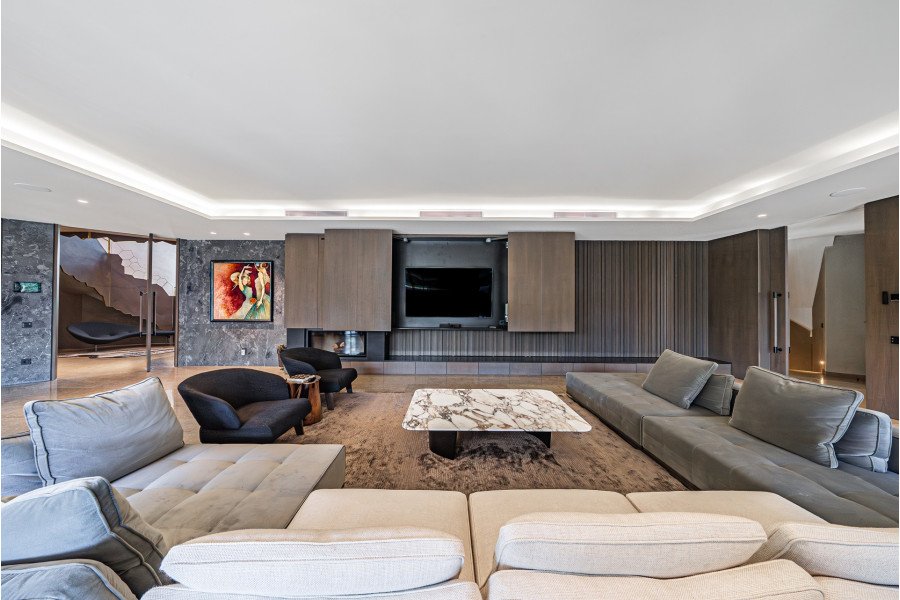 Exclusiva villa en primera línea de golf en Guadalmina Baja