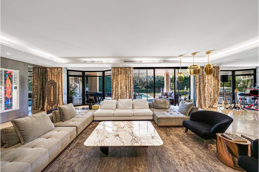 Exclusiva villa en primera línea de golf en Guadalmina Baja