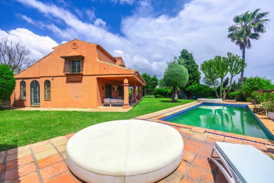Andalusian Villa in Nueva Andalucía