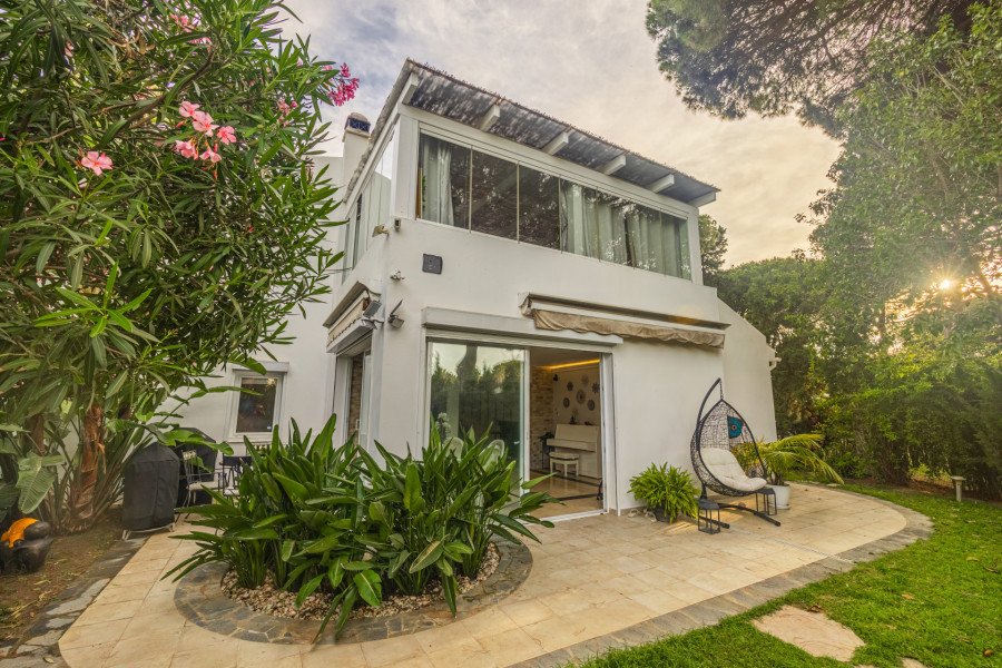 Encantada Vivienda Pareada Cerca del Mar en Benamara