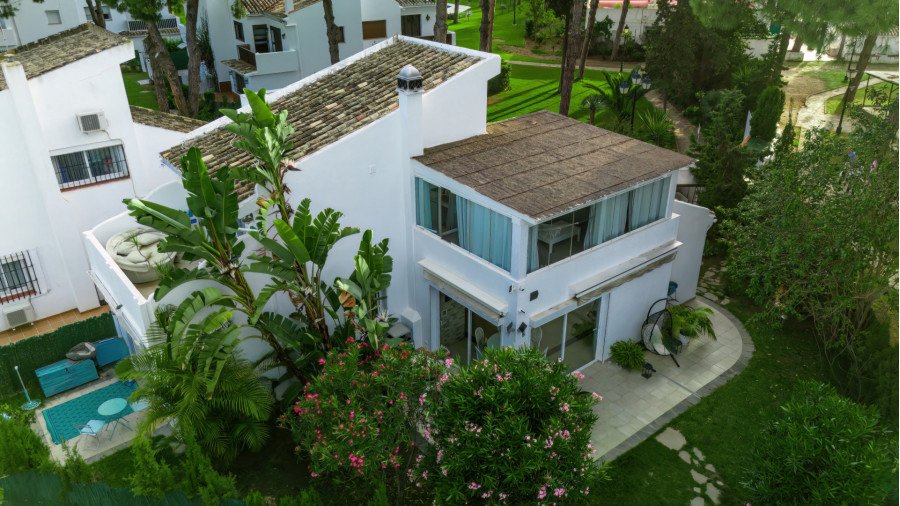 Encantada Vivienda Pareada Cerca del Mar en Benamara