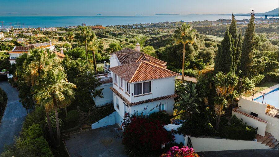 En venta – Villa elegante en El Rosario, Marbella Este