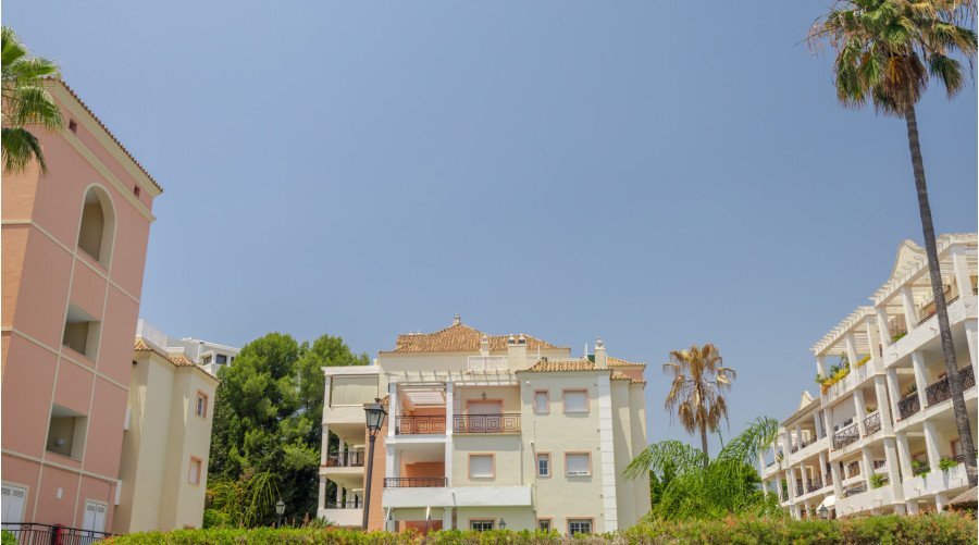 Apartamento de Dos Dormitorios en Alquiler en Aloha Gardens, Nueva Andalucía