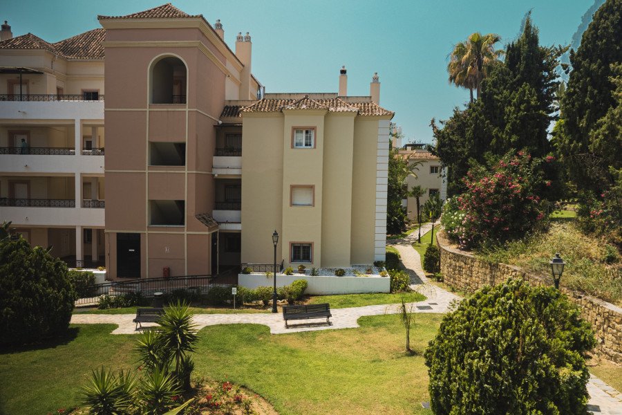 Apartamento de Dos Dormitorios en Alquiler en Aloha Gardens, Nueva Andalucía
