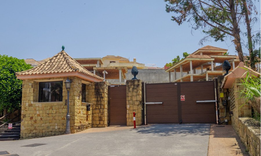 Apartamento de Dos Dormitorios en Alquiler en Aloha Gardens, Nueva Andalucía