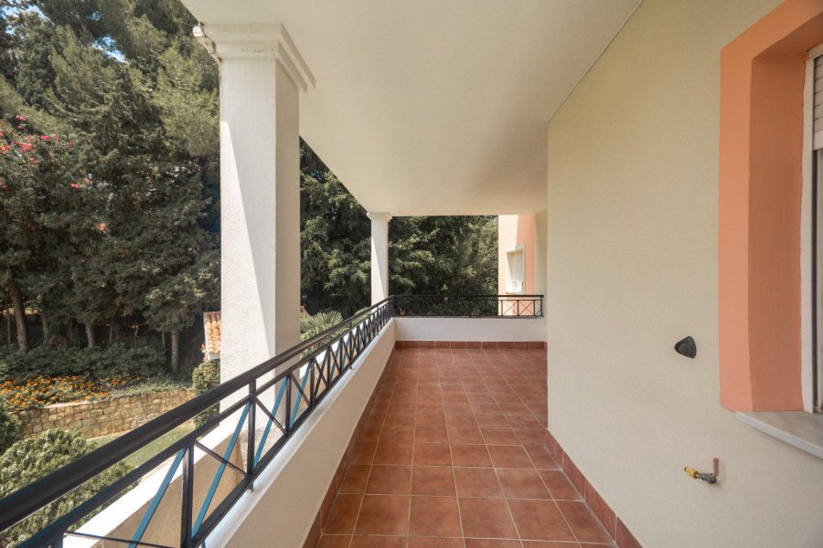 Apartamento de Dos Dormitorios en Alquiler en Aloha Gardens, Nueva Andalucía