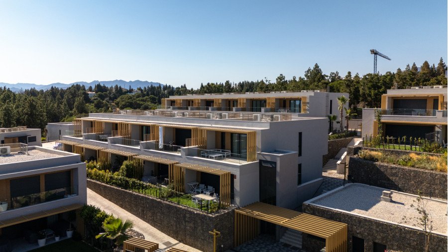 CASA MODERNA CON VISTAS PANORAMICAS AL MAR