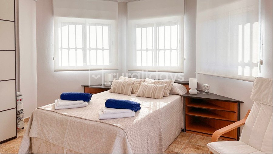 Elegante Villa Mediterránea con Vistas Panorámicas al Mar en Benalmádena