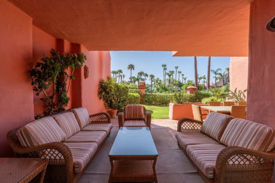 Luxury beachfront ground-floor apartment in the prestigious Cabo Bermejo complex