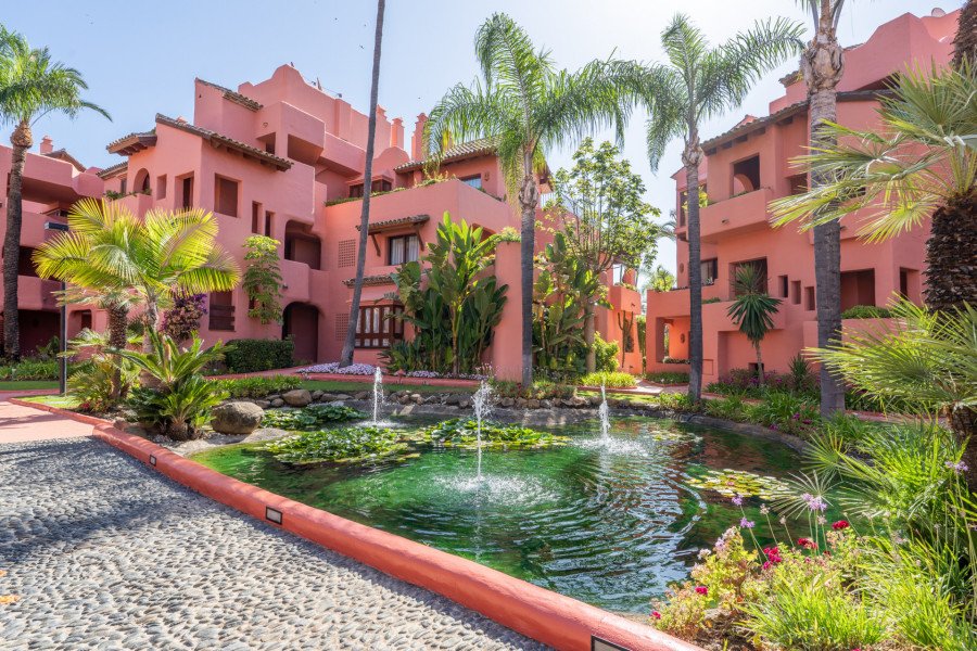 Luxury beachfront ground-floor apartment in the prestigious Cabo Bermejo complex