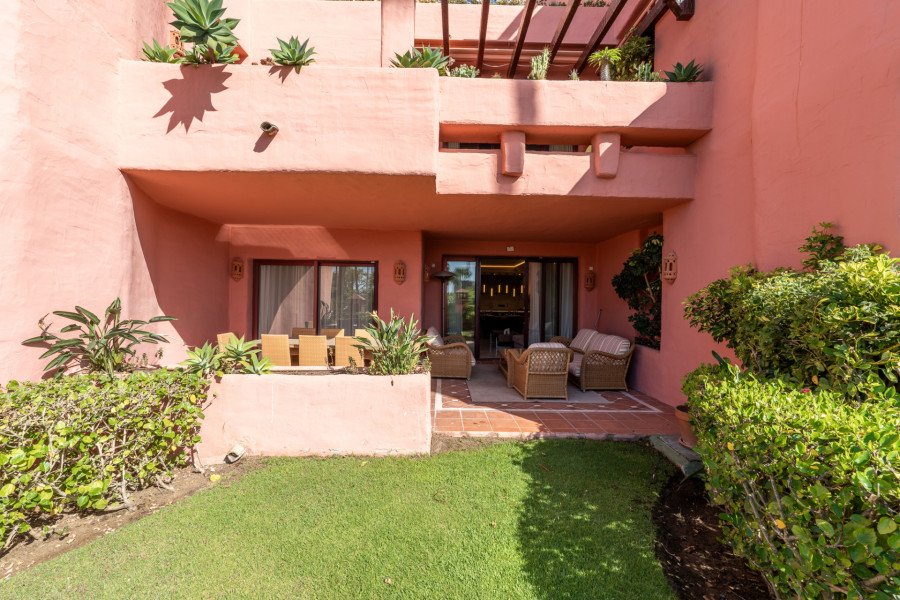 Luxury beachfront ground-floor apartment in the prestigious Cabo Bermejo complex