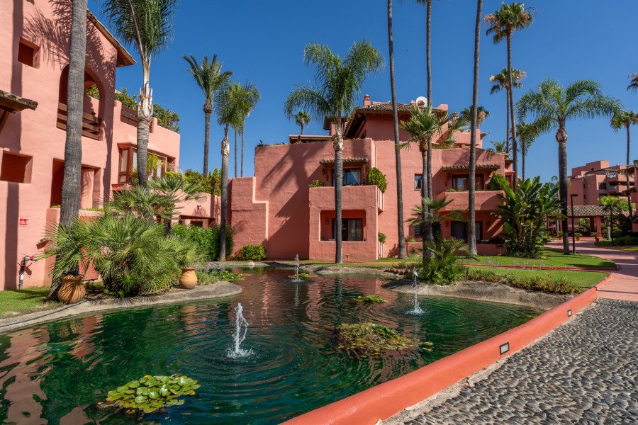 Luxury beachfront ground-floor apartment in the prestigious Cabo Bermejo complex