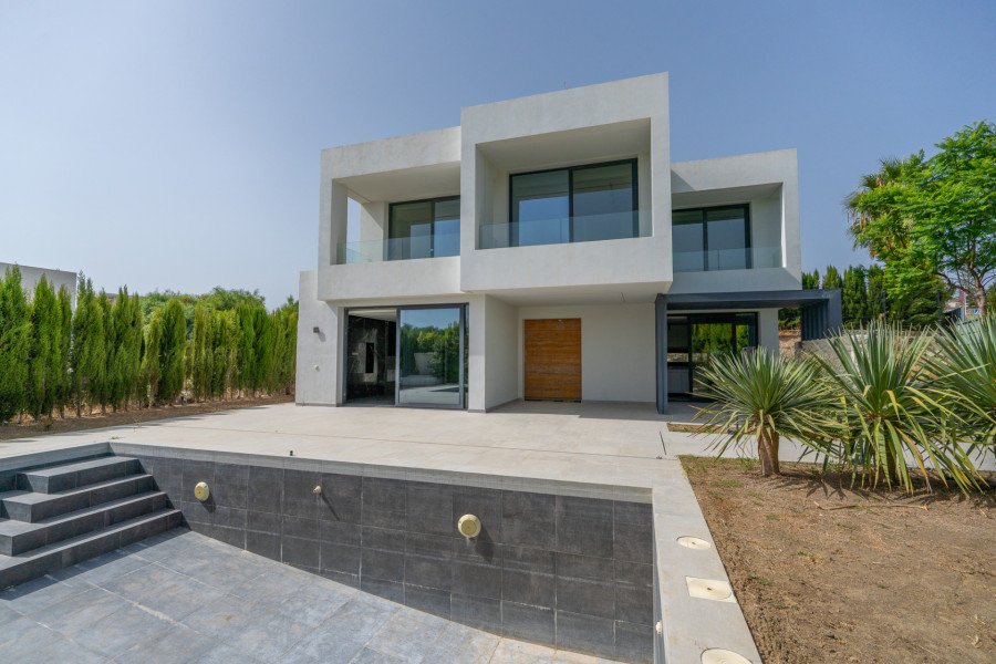 Modern Villa to Finish – Investment Opportunity in New Golden Mile, Estepona