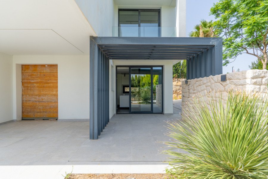 Modern Villa to Finish – Investment Opportunity in New Golden Mile, Estepona