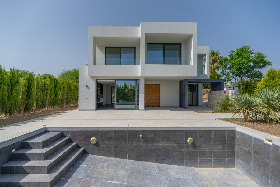 Modern Villa to Finish – Investment Opportunity in New Golden Mile, Estepona