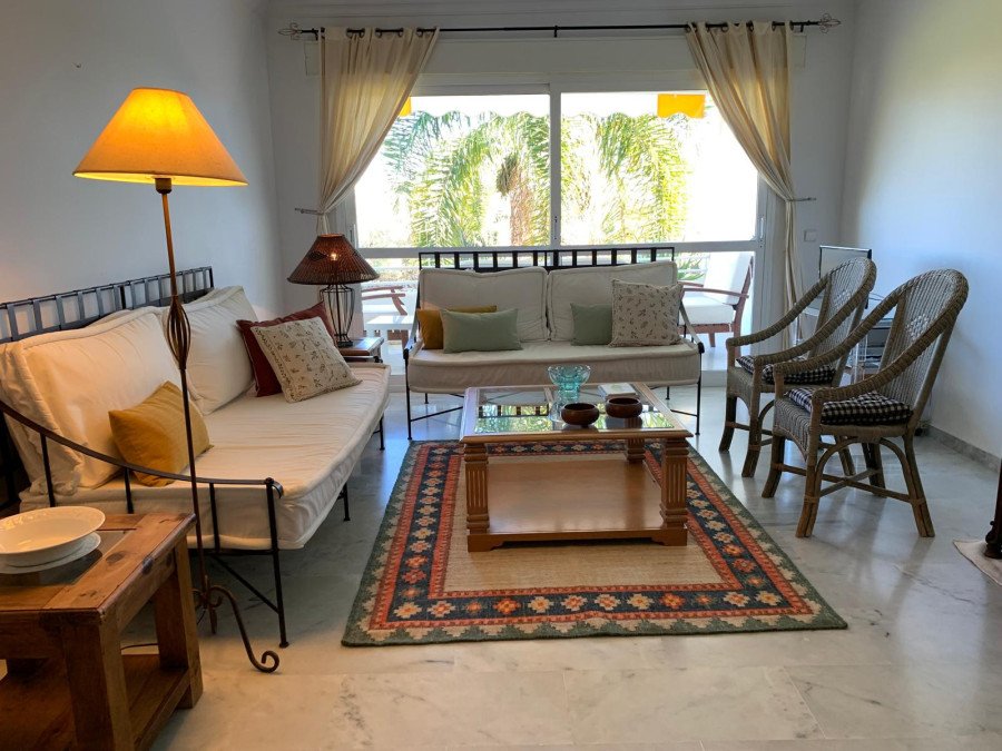 Spacious Beachside Apartment with Panoramic Views – Hoyo 15, Guadalmina Baja