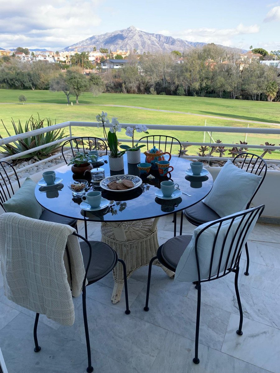 Spacious Beachside Apartment with Panoramic Views – Hoyo 15, Guadalmina Baja