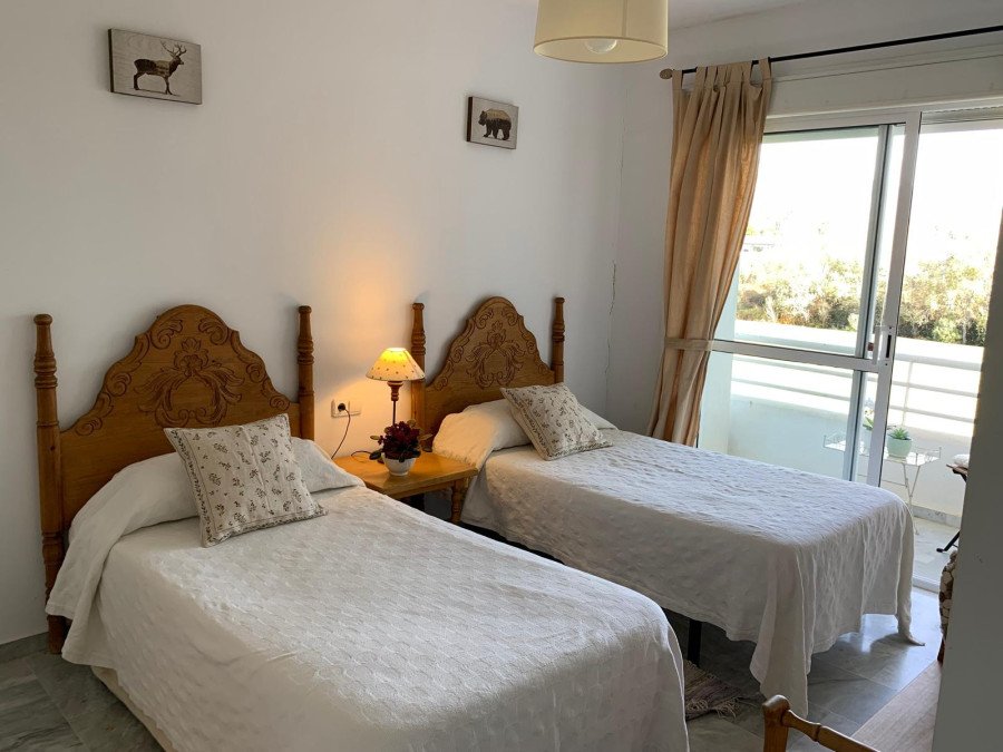 Spacious Beachside Apartment with Panoramic Views – Hoyo 15, Guadalmina Baja