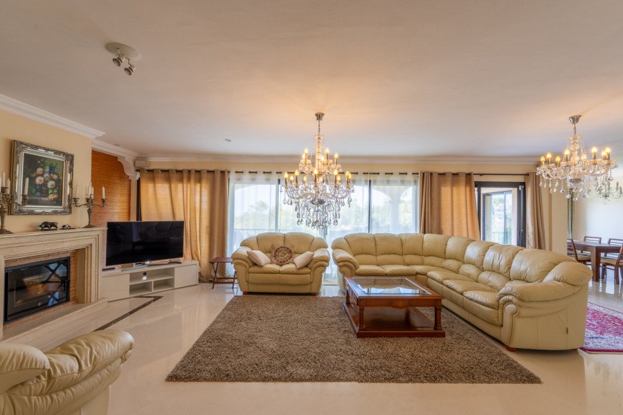 Panoramic Sea View Villa in El Herrojo, Benahavís