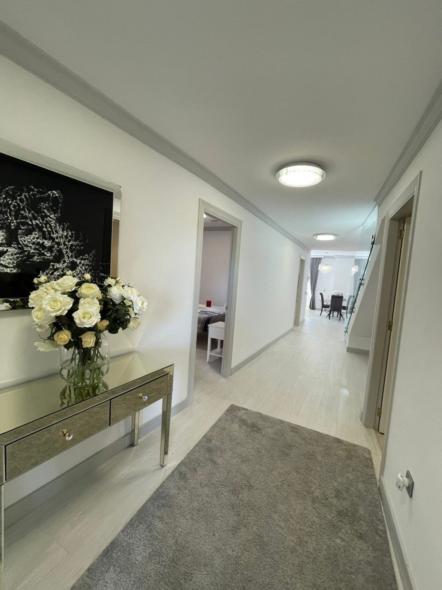Beachside Duplex Penthouse with Rooftop Jacuzzi – Park Beach, Estepona East