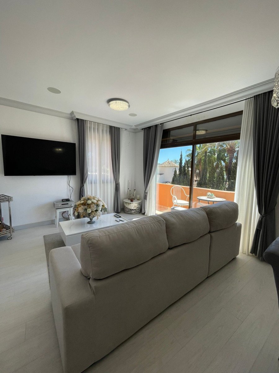 Beachside Duplex Penthouse with Rooftop Jacuzzi – Park Beach, Estepona East