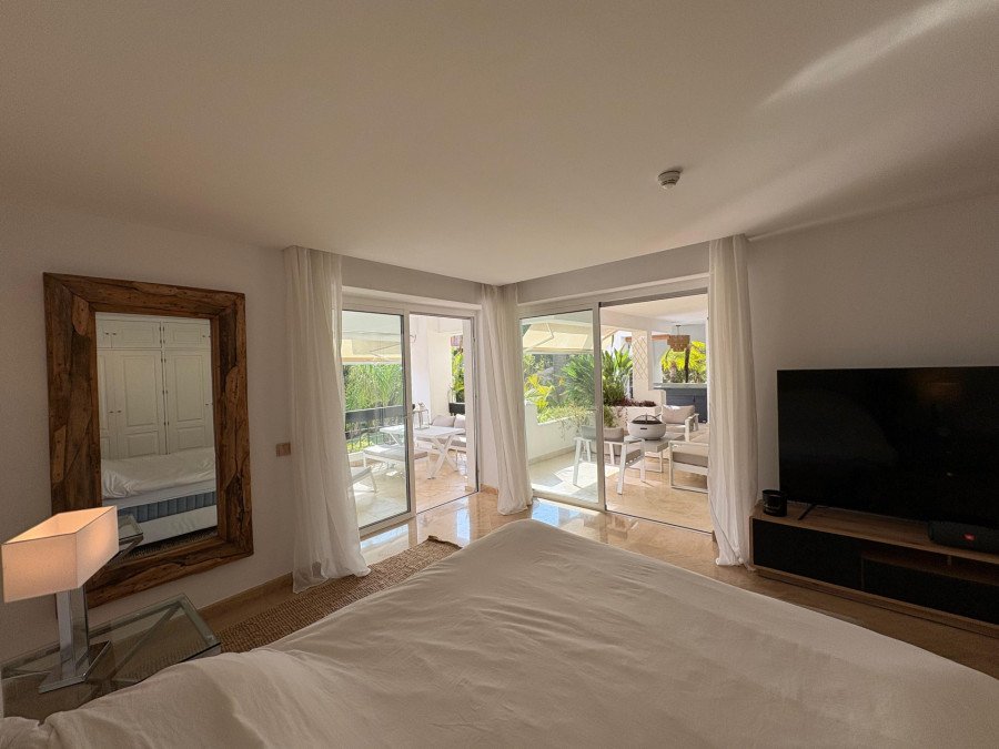 Unique Apartment with Direct Garden Access – Rio Real Golf, Marbella East